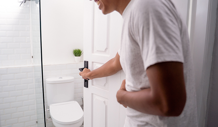 Mann mit Darmproblemen