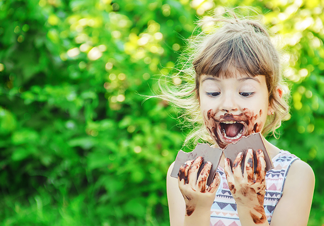 Hastiges Essen ist ein Grund für einen Blähbauch